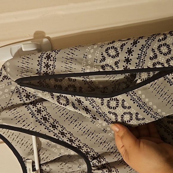 Two Maurices Blouses size XL Grey long sleeve with tie and sage green short lay - Picture 9 of 12